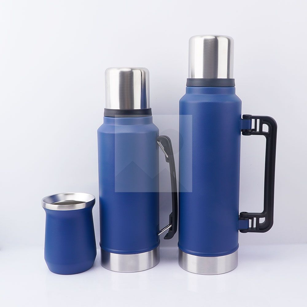 Custom 1.0 liter and 1.3 liter Argentine Companion thermos Each thermos comes with a 260 ml companion cup and stainless steel straw