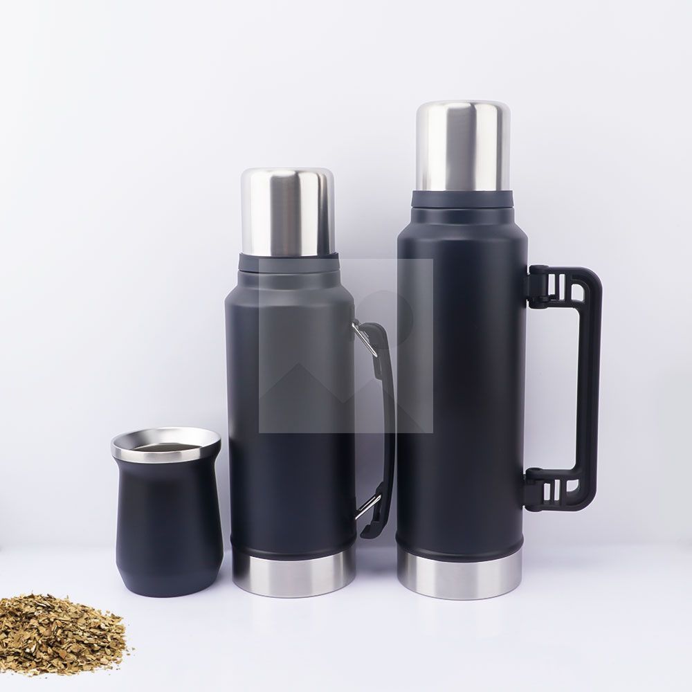 Custom 1.0 liter and 1.3 liter Argentine Companion thermos Each thermos comes with a 260 ml companion cup and stainless steel straw