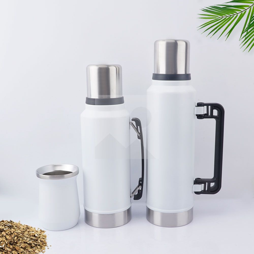 Custom 1.0 liter and 1.3 liter Argentine Companion thermos Each thermos comes with a 260 ml companion cup and stainless steel straw
